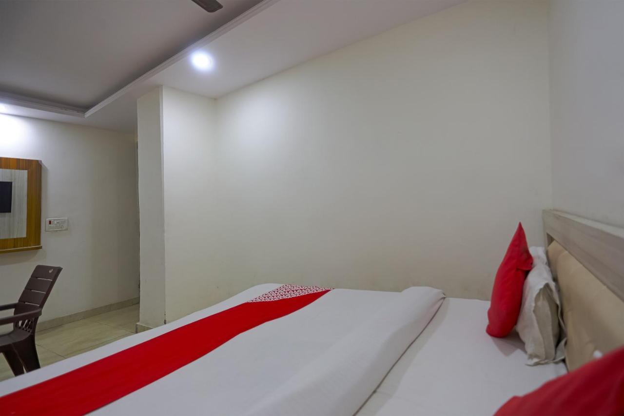 Oyo Flagship 79289 Hotel Grand Keshav Gáziábád Kültér fotó
